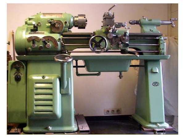 Загальний вигляд токарно-гвинторізного верстата DL-2 компанії G.Kärger Загальний вигляд токарно-гвинторізного верстата DL-2 компанії G.Kärger